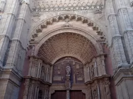 El enigma del astronauta en la catedral de Salamanca y su fascinante pasado revelado