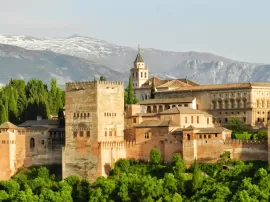 Descubre lo imperdible de Granada: Planes gratuitos, vistas impresionantes y ocio nocturno barato